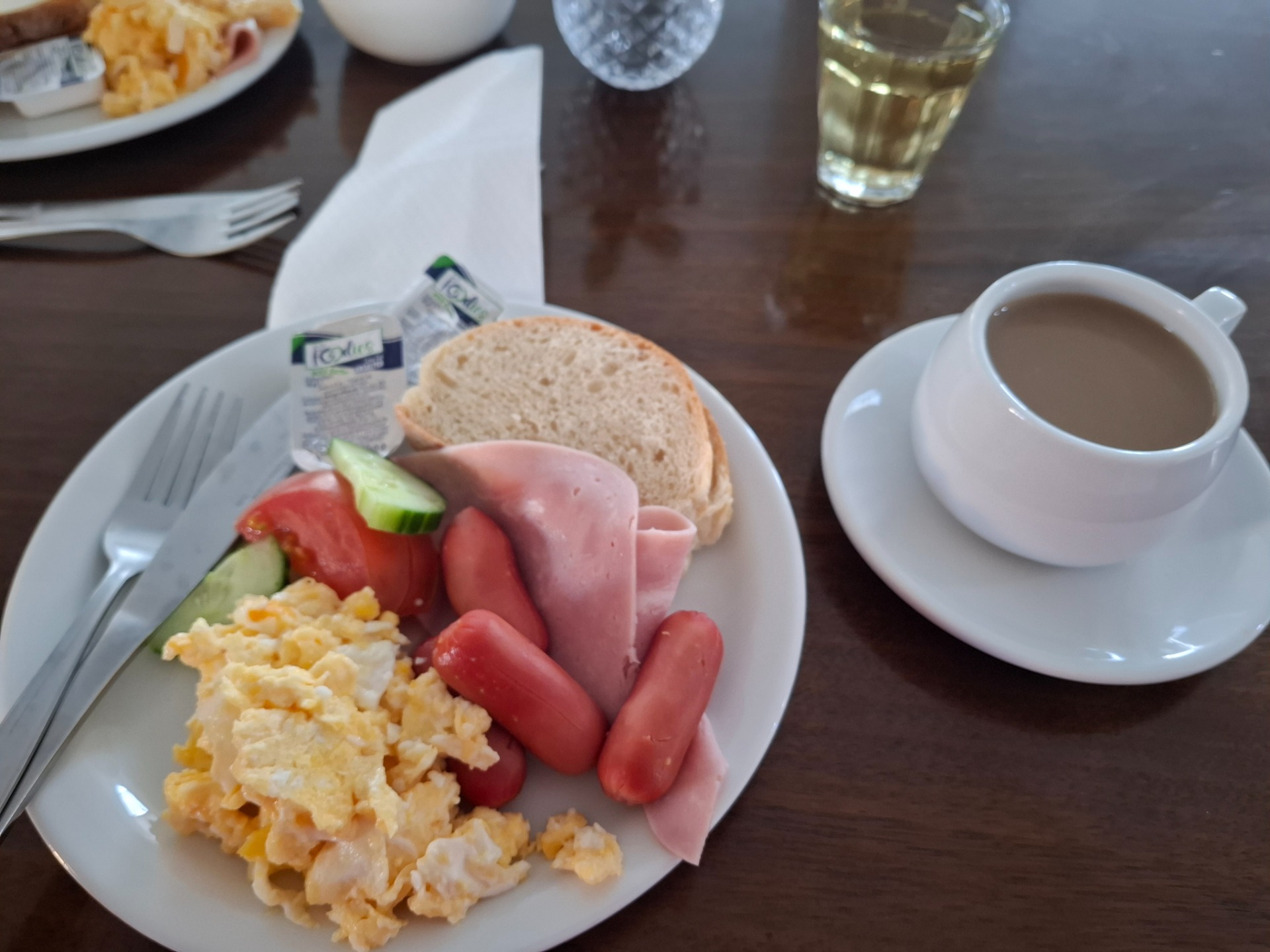 Snídaně až na kávu studená